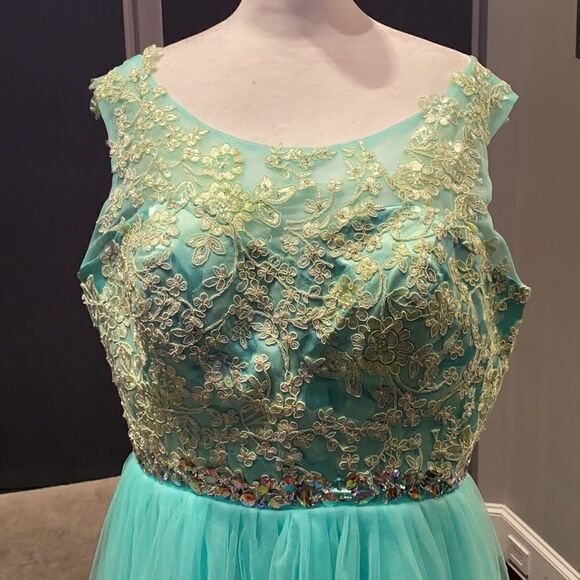 Women’s Prom Formal or Party Dress Size 16 - Picture 2 of 8